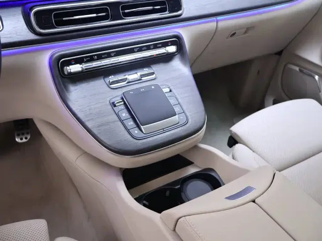 Mercedes-Benz V-Class — Фото автомобиля 12