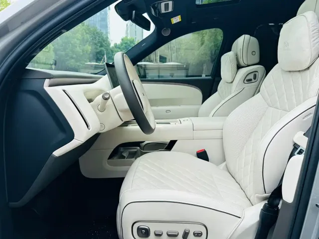 Li Auto Li L8 — Фото автомобиля 4