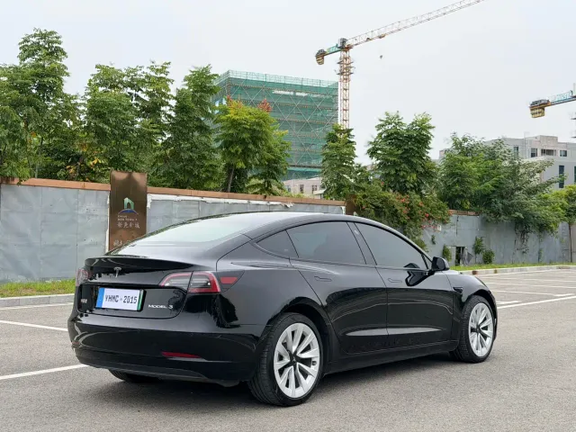 Tesla Model 3 — Фото автомобиля 19