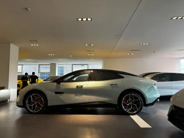 Lotus Emeya — Фото автомобиля 5