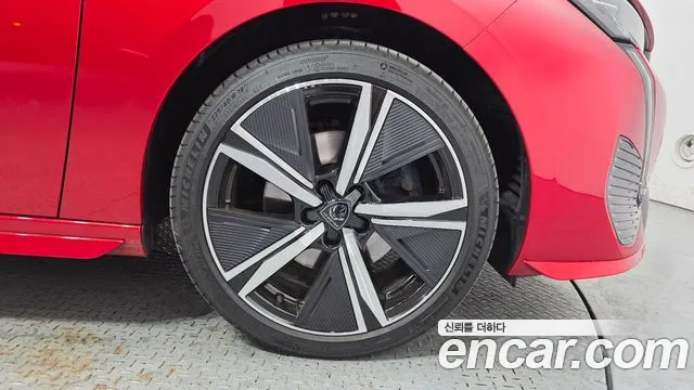 Peugeot 308 — Фото автомобиля 21