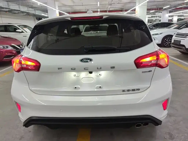 Ford Focus — Фото автомобиля 5