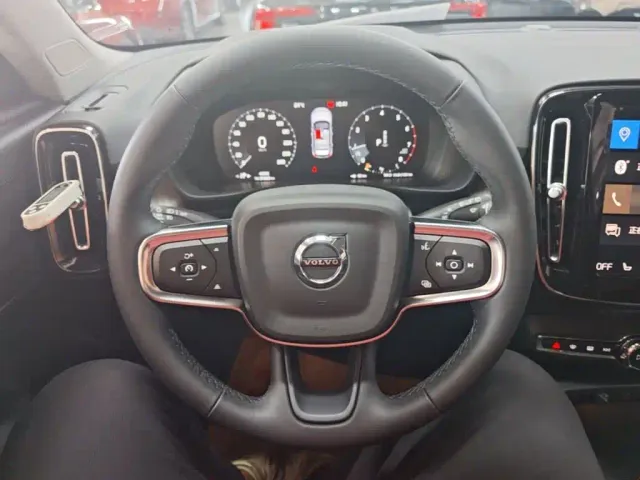 Volvo XC40 — Фото автомобиля 10