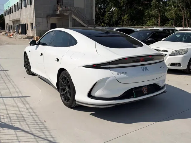 IM Motors L6 — Фото автомобиля 13