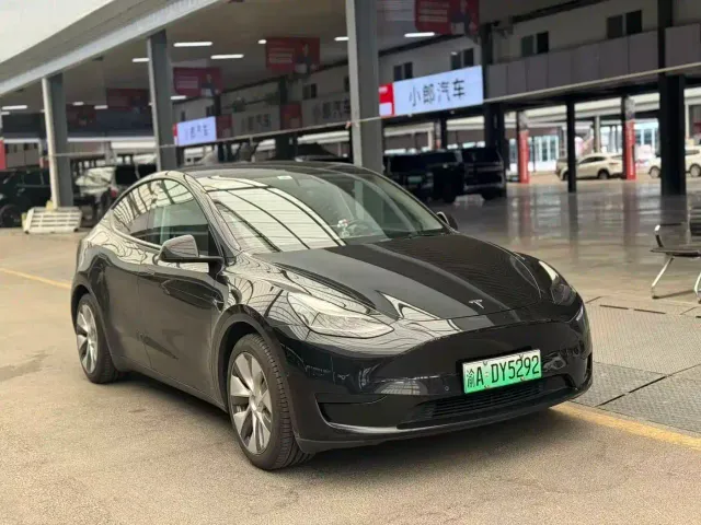 Tesla Model Y — Фото автомобиля 3