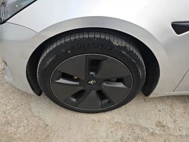 Tesla Model 3 — Фото автомобиля 24