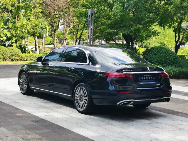 Mercedes-Benz E-Class — Фото автомобиля 6