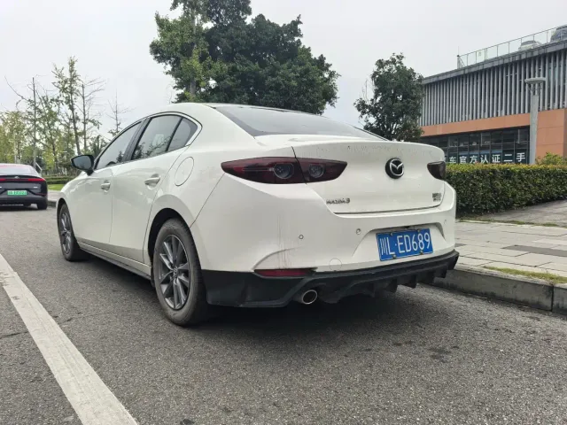Mazda Axela — Фото автомобиля 5