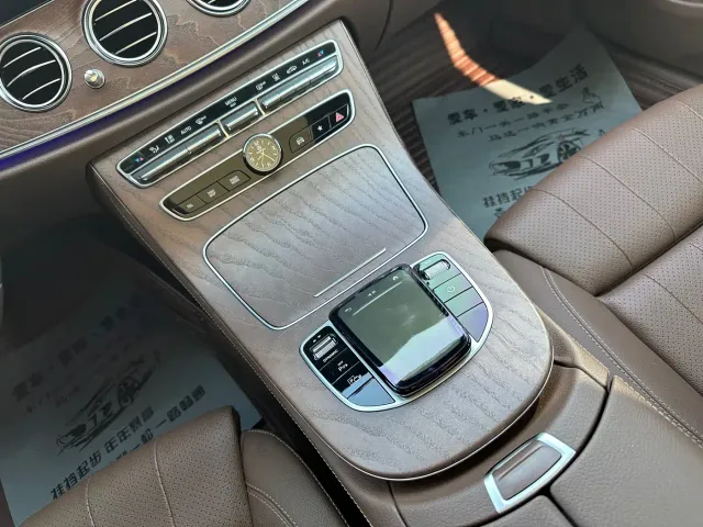 Mercedes-Benz E-Class — Фото автомобиля 19