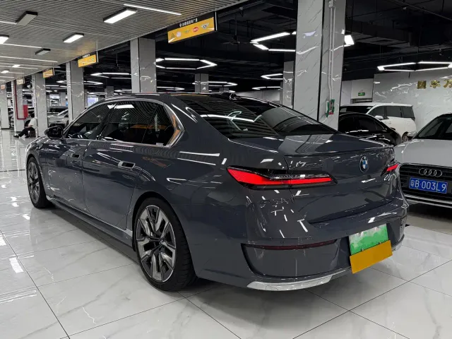 BMW i7 — Фото автомобиля 5