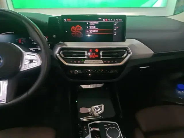 BMW iX3 — Фото автомобиля 12