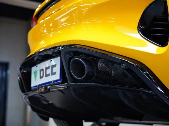 Lotus Emira — Фото автомобиля 15