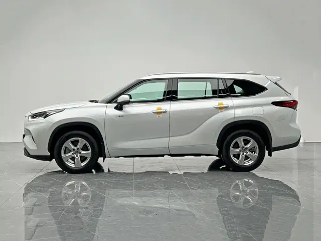 Toyota Highlander — Фото автомобиля 3