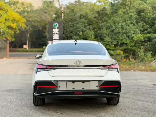 Hyundai Elantra — Фото автомобиля 5