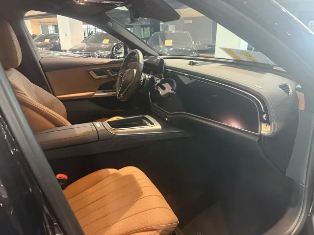 Mercedes-Benz E-Class — Фото автомобиля 4