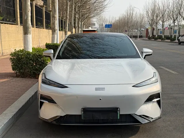 Geely Galaxy E8 — Фото автомобиля 2