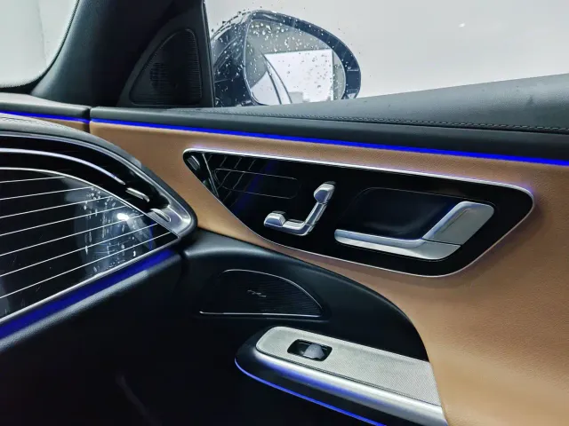 Mercedes-Benz E-Class — Фото автомобиля 16