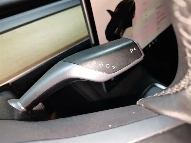 Tesla Model Y — Фото автомобиля 9