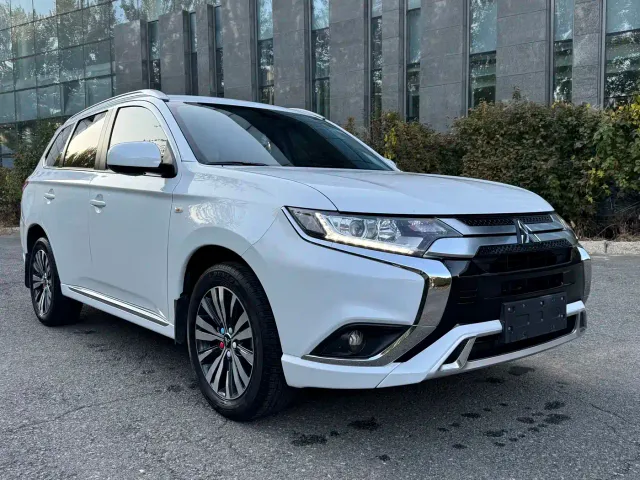 Mitsubishi Outlander — Фото автомобиля 2