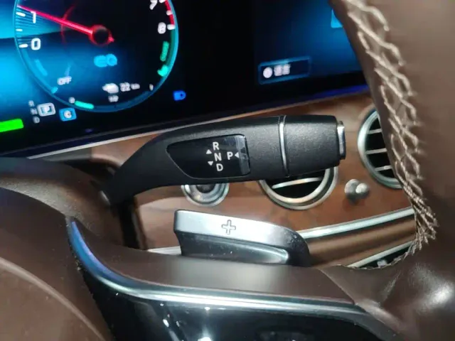 Mercedes-Benz E-Class — Фото автомобиля 13