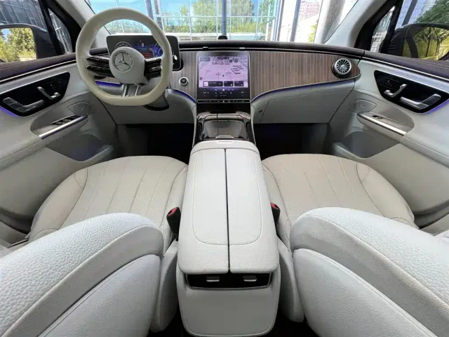 Mercedes-Benz EQE SUV — Фото автомобиля 11