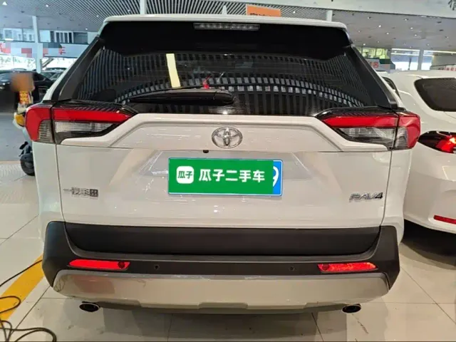 Toyota RAV4 — Фото автомобиля 5