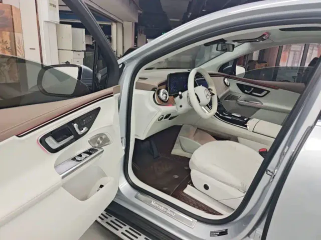 Mercedes-Benz EQE SUV — Фото автомобиля 15