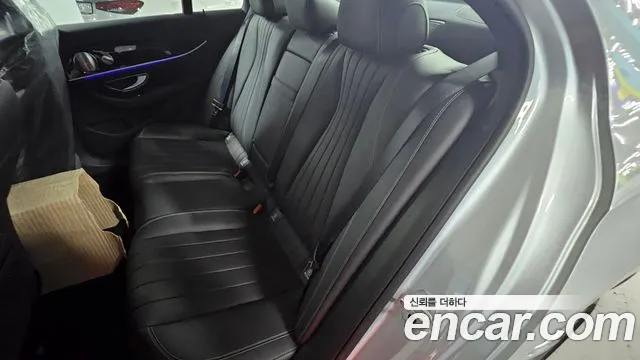 Mercedes-Benz E-Class — Фото автомобиля 15