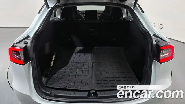 Tesla Model Y — Фото автомобиля 25