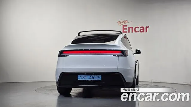Tesla Model Y — Фото автомобиля 4