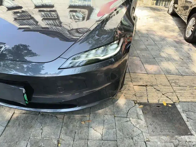 Tesla Model 3 — Фото автомобиля 23