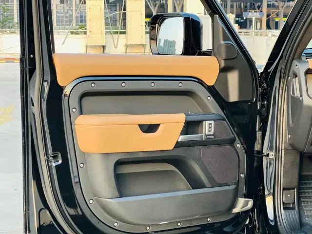 Land Rover Defender — Фото автомобиля 16