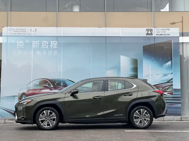 Lexus UX — Фото автомобиля 2
