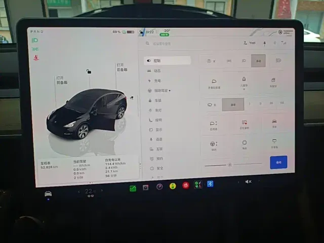 Tesla Model Y — Фото автомобиля 11
