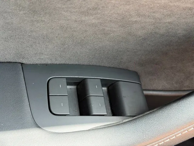Tesla Model Y — Фото автомобиля 16