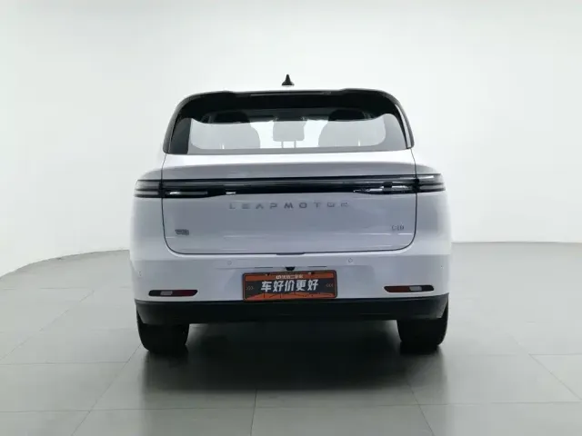 Leapmotor Leapmotor C10 2024 210 Smart Edition — Фото автомобиля 4