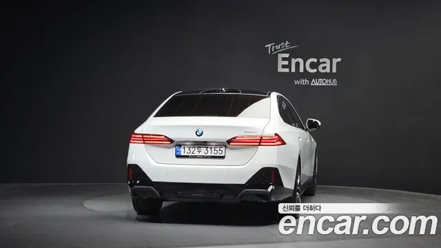 BMW 5-Series — Фото автомобиля 4