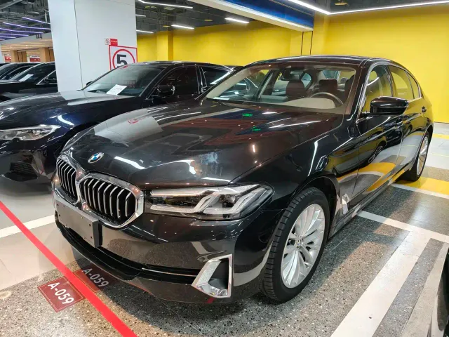 Фотография автомобиля — BMW 5 Series