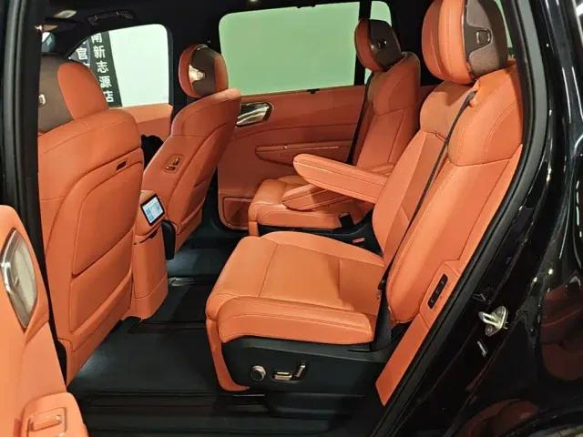 Lynk & Co 900 — Фото автомобиля 16