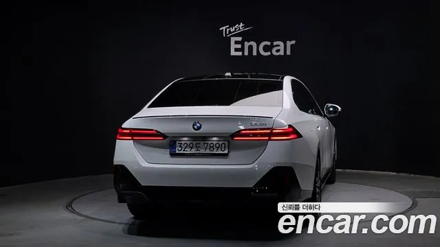 BMW 5-Series — Фото автомобиля 4