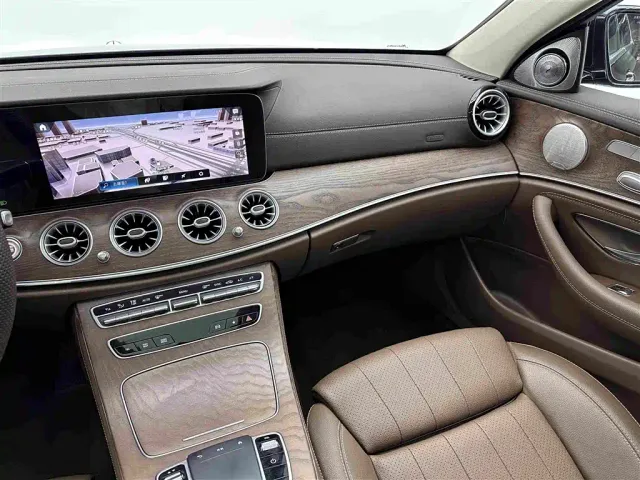 Mercedes-Benz E-Class — Фото автомобиля 13