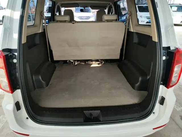 Wuling Hongguang — Фото автомобиля 18