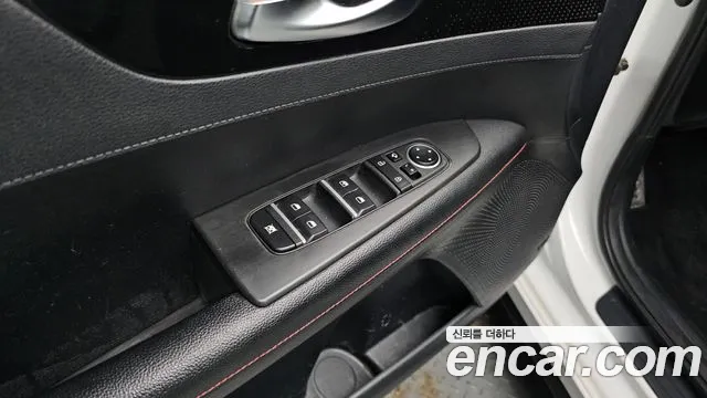 Kia K3 Новый K3 2 поколение 1.6 Turbo GT 5 дверей — Фото автомобиля 17