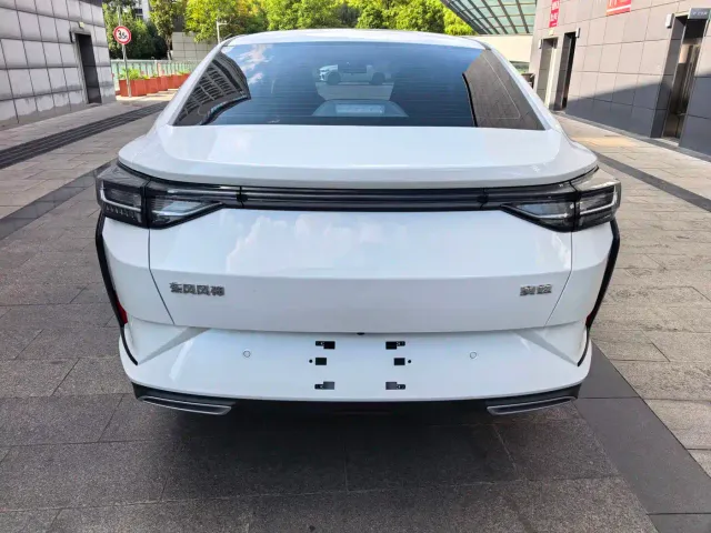 Dongfeng Yixuan — Фото автомобиля 14