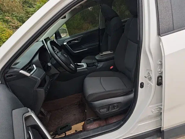 Toyota RAV4 — Фото автомобиля 14