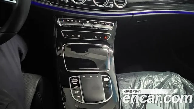 Mercedes-Benz E-Class — Фото автомобиля 12