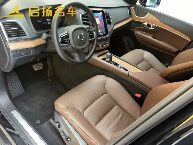 Volvo XC90 — Фото автомобиля 4