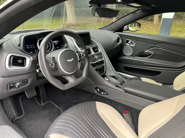 Aston Martin DB11 — Фото автомобиля 8