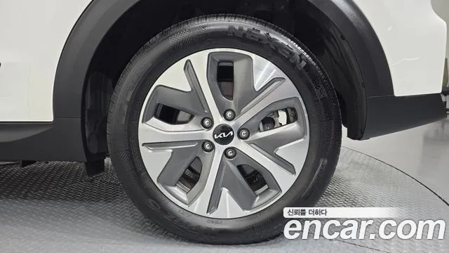 Kia Niro — Фото автомобиля 6