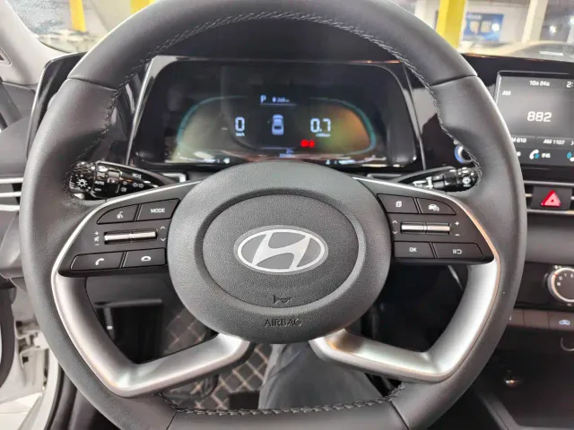 Hyundai Elantra — Фото автомобиля 10